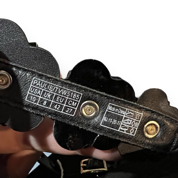 VIONIC T Strap Sandal Black Patent Leather 3D Flower Detail Strap  Size 10 - Picture 2 of 7